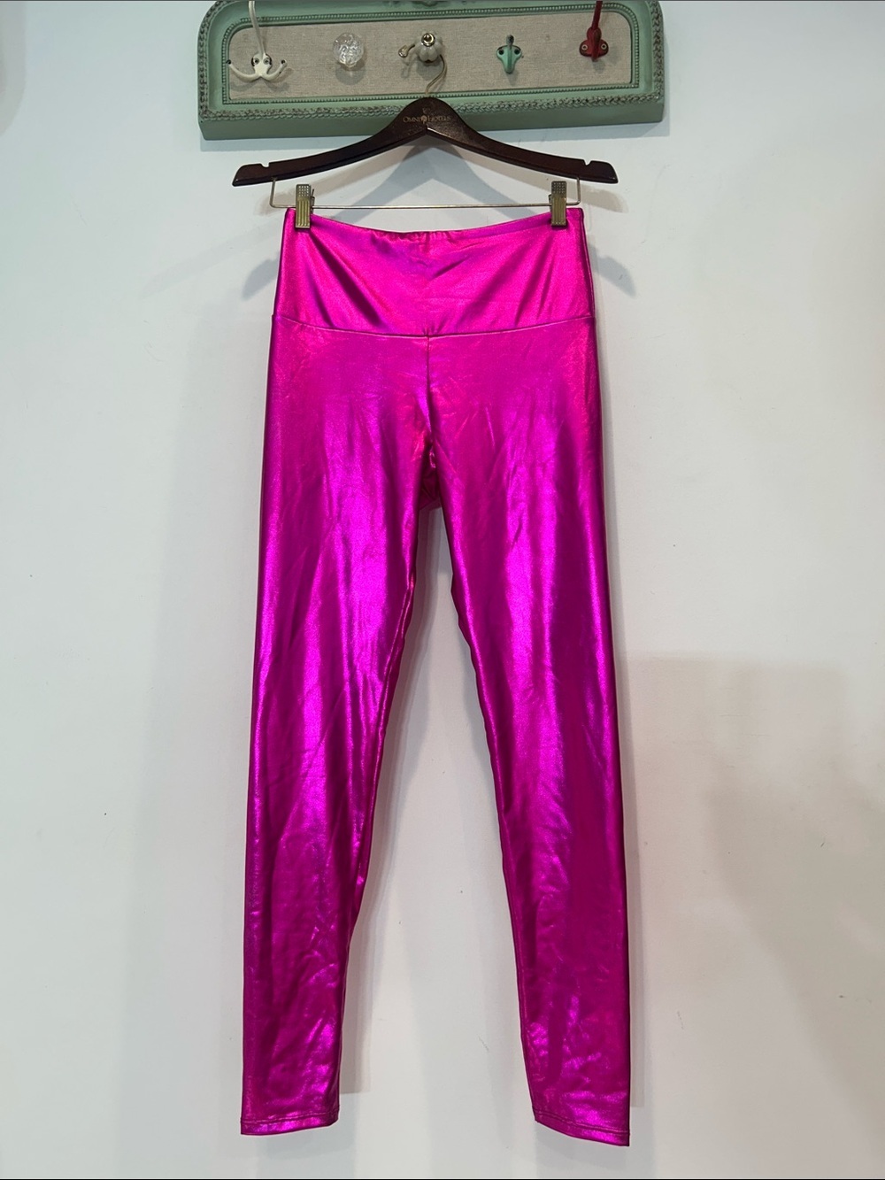 Gold sheep Shiny Metallic Hot Pink Leggings pants women’s 6 small/ medium bottom
